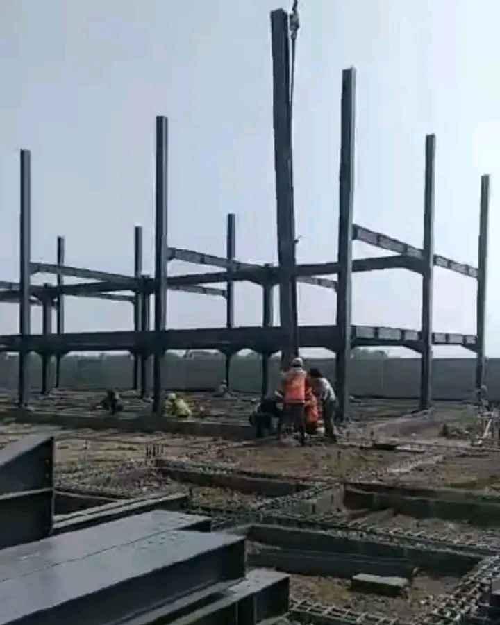 Konstruksi Gudang Besi Cnp